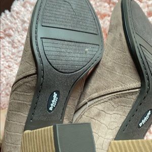 Dr. Scholl's Shoes - Dr. Scholls block heel shoes 7.5 booties Dr. Scholl's Shoes - Dr. Scholls block heel shoes 7.5 booties